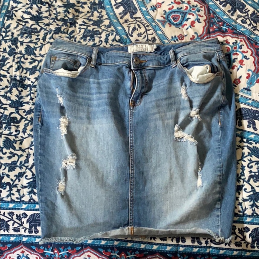 Jean skirt with rips